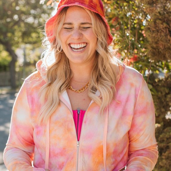 WVVY Cropped Hoodie - Picture 2 of 8